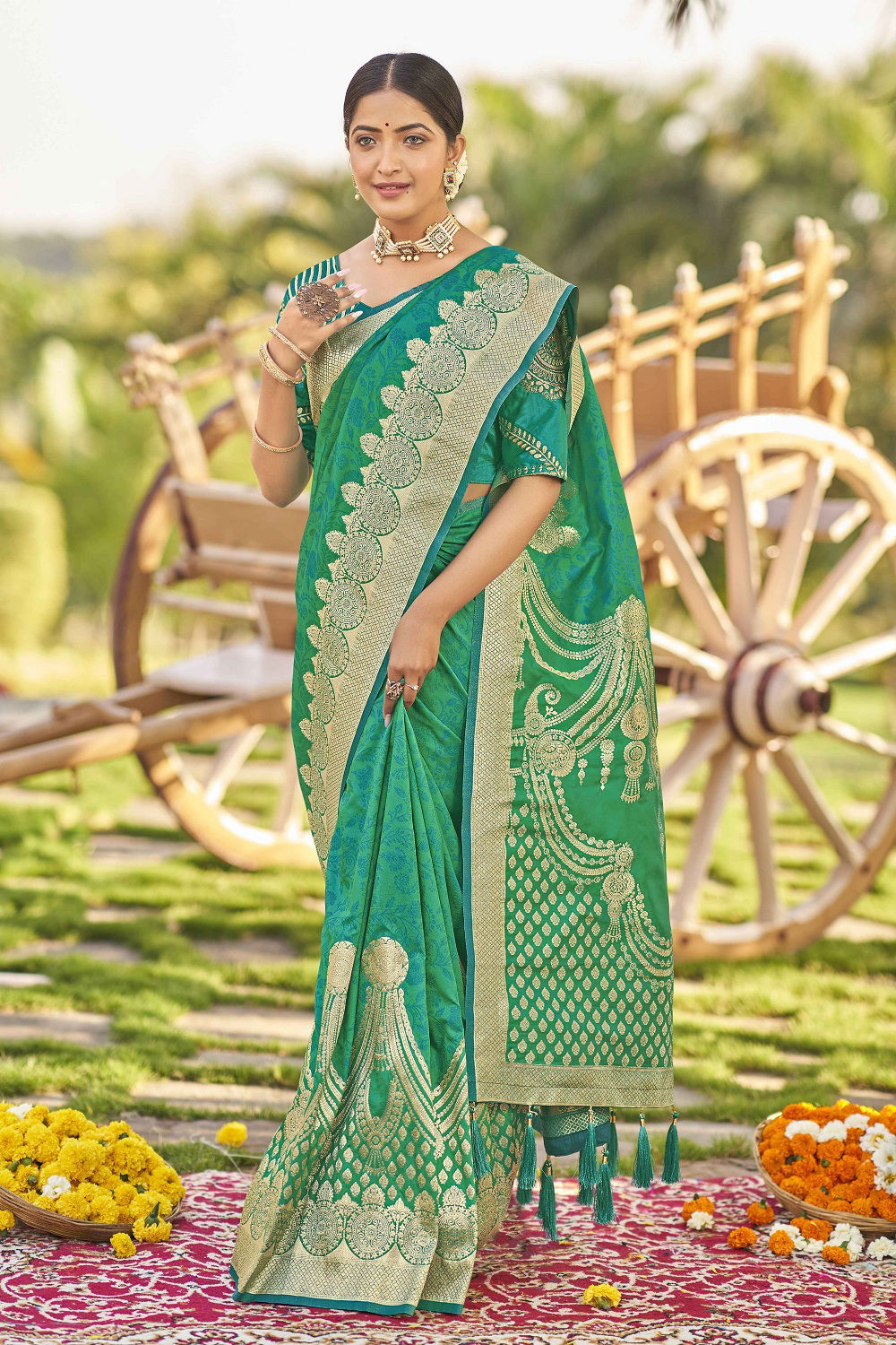 Hit Colour 32 By Manohari  Banarasi Silk Sarees Catalog
